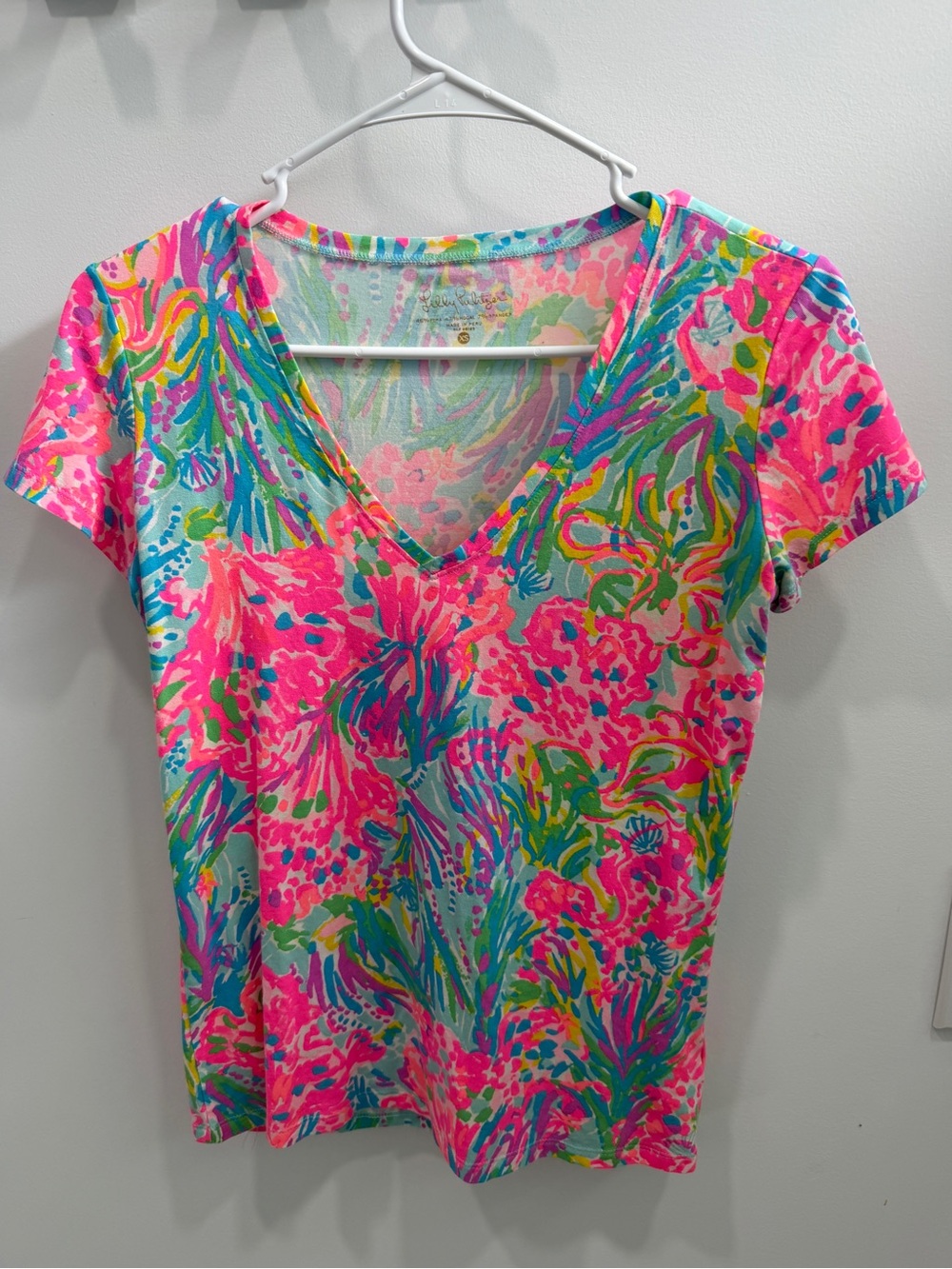 Lilly Pulitzer Pink Multi Floral V-Neck Short Sleeve Tee XS